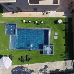 Villa Orion Eco, Karteros